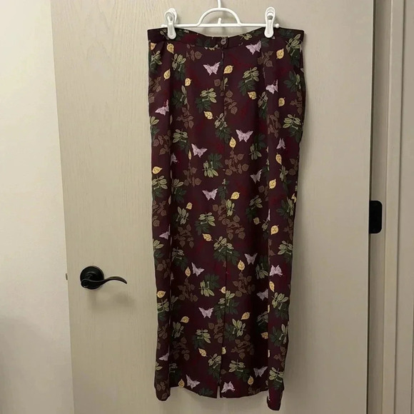 Seasonal Fall Skirt Eggplant Color Fall Pattern Leaves Autumn Cottage - Picture 5 of 8